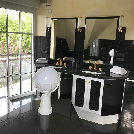 Villa Lifestyle & Trends